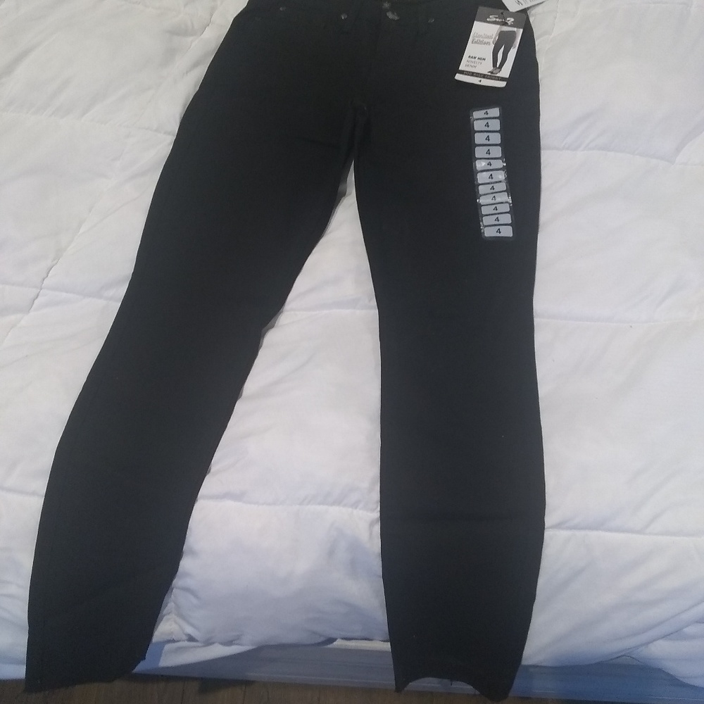 NWT Seven7 Mid Rise Jeans Size 4